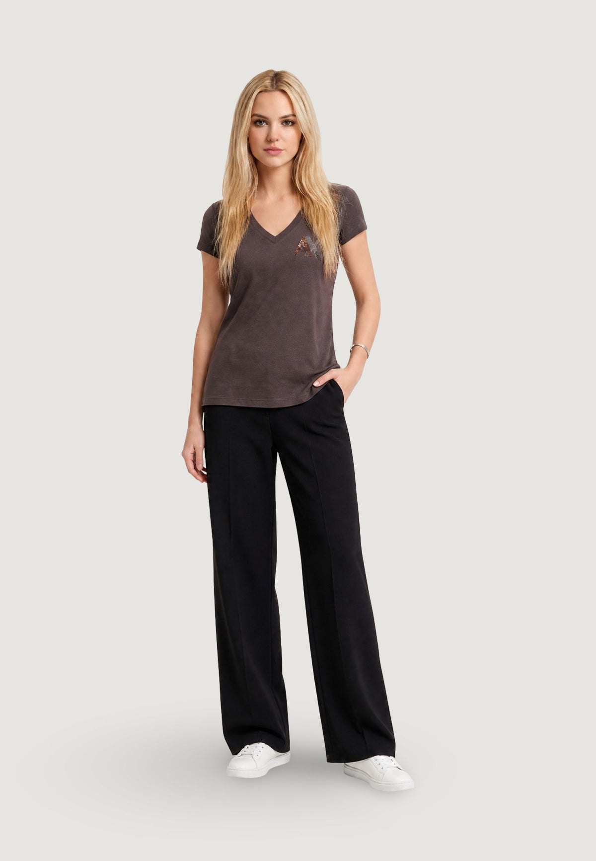Armani Exchange V-hals T-shirt met Pailletten – Bruin