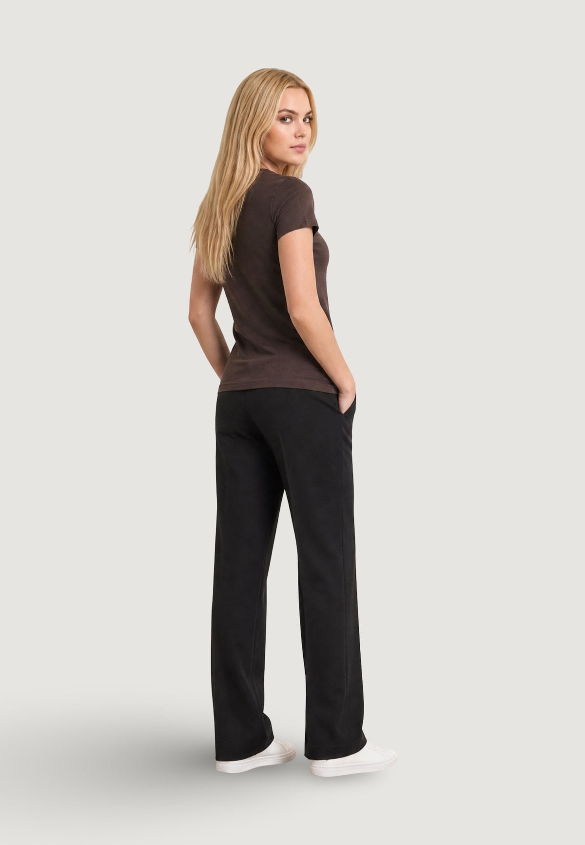 Armani Exchange V-hals T-shirt met Pailletten – Bruin