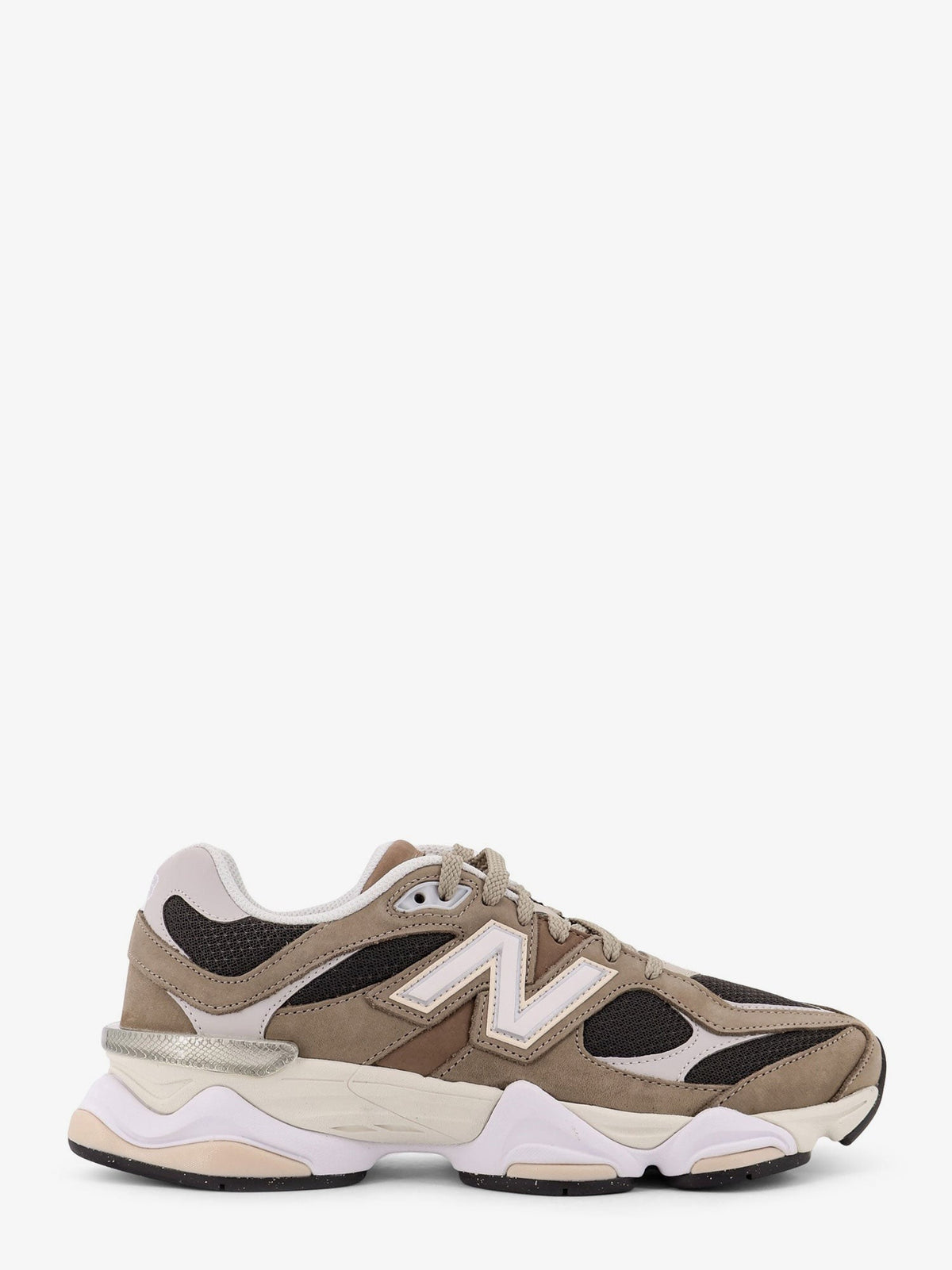 New Balance 9060 Sneakers – Bruin / Beige