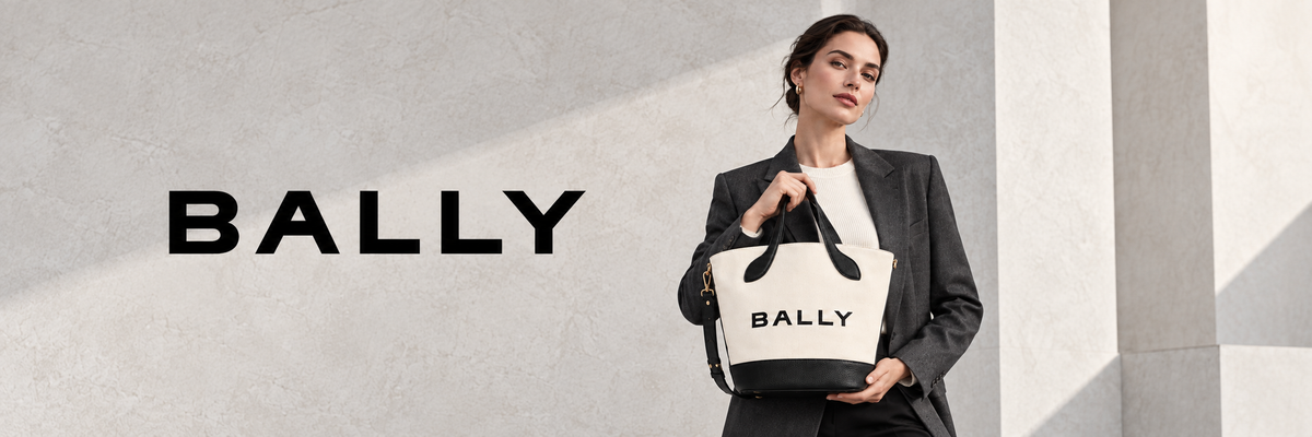 Bally mode – vrouw in zwarte blazer met Bally shopper