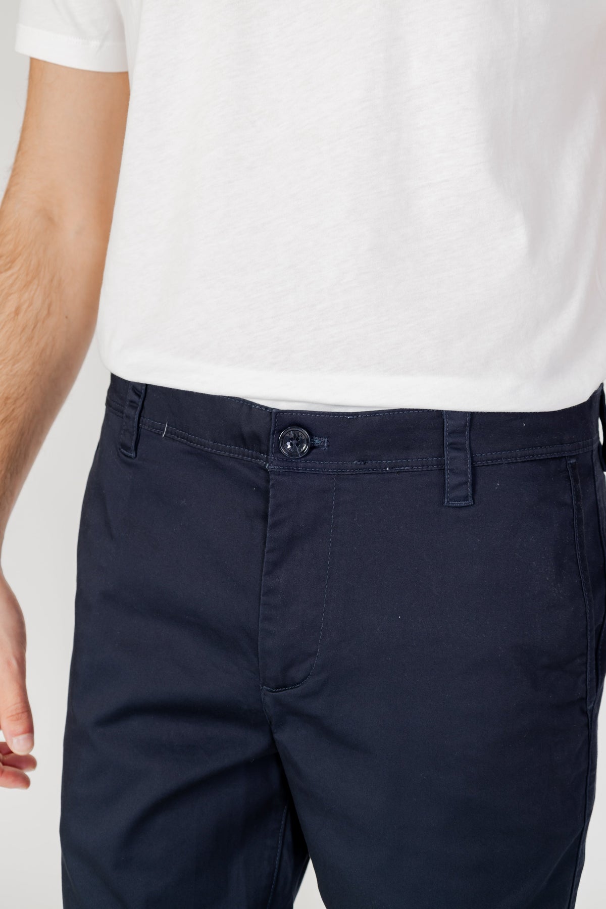 Armani Exchange Bermuda met Rits en Knopen – Marineblauw