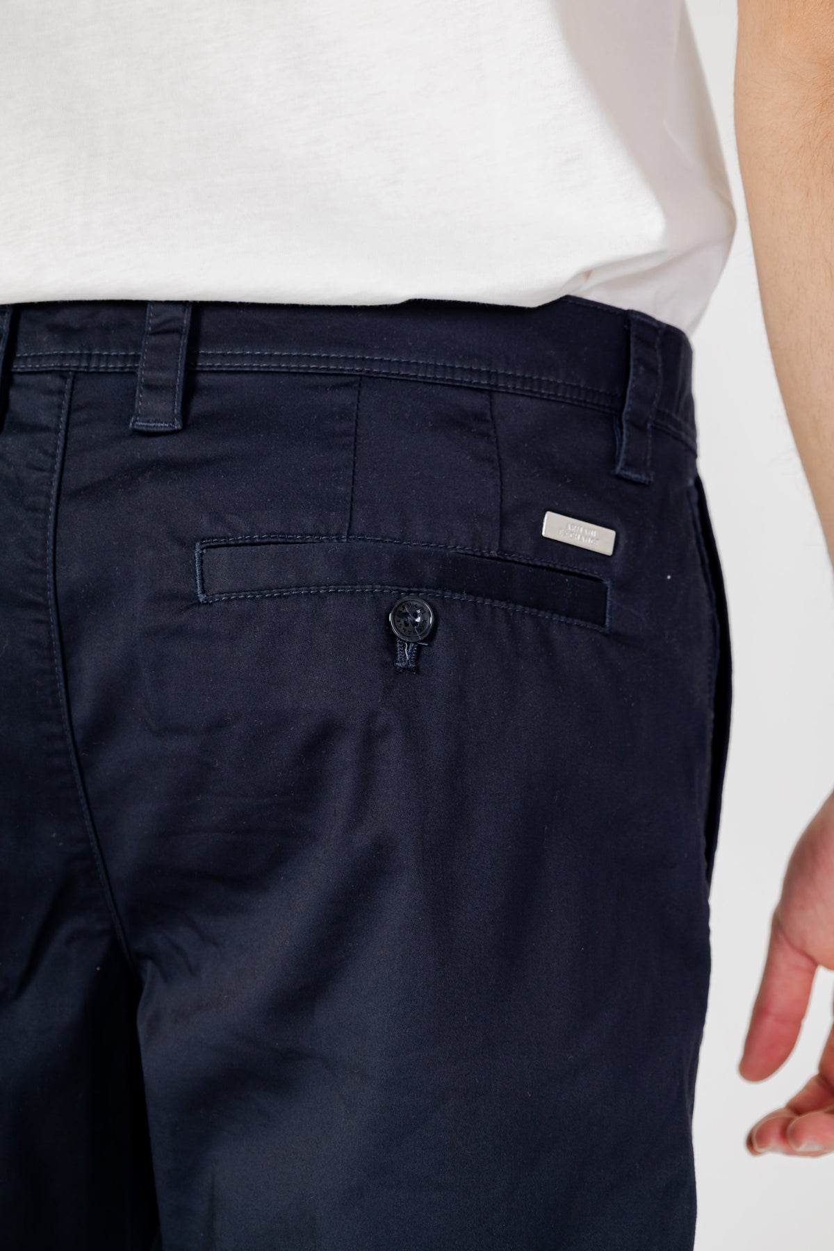 Armani Exchange Bermuda met Rits en Knopen – Marineblauw