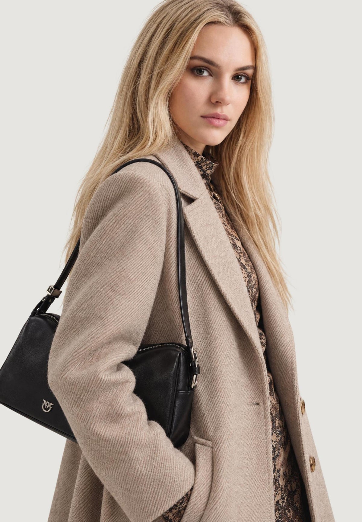 Pinko Bauletto Tritticco Leren Schoudertas – Zwart