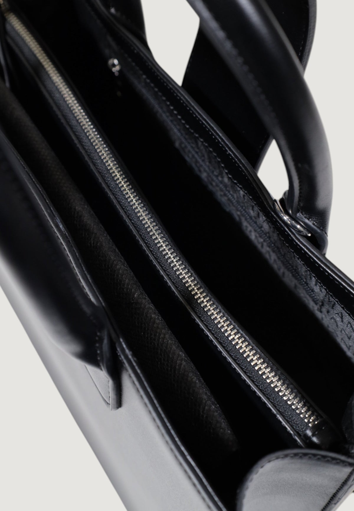 Armani Exchange Handtas met Schouderriem – Zwart