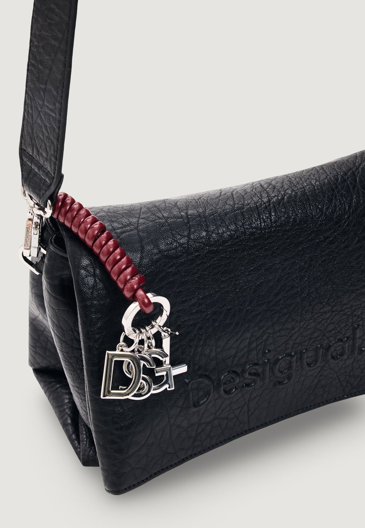 Desigual Half Logo Venecia 4.0 Schoudertas met bedeltje – Zwart