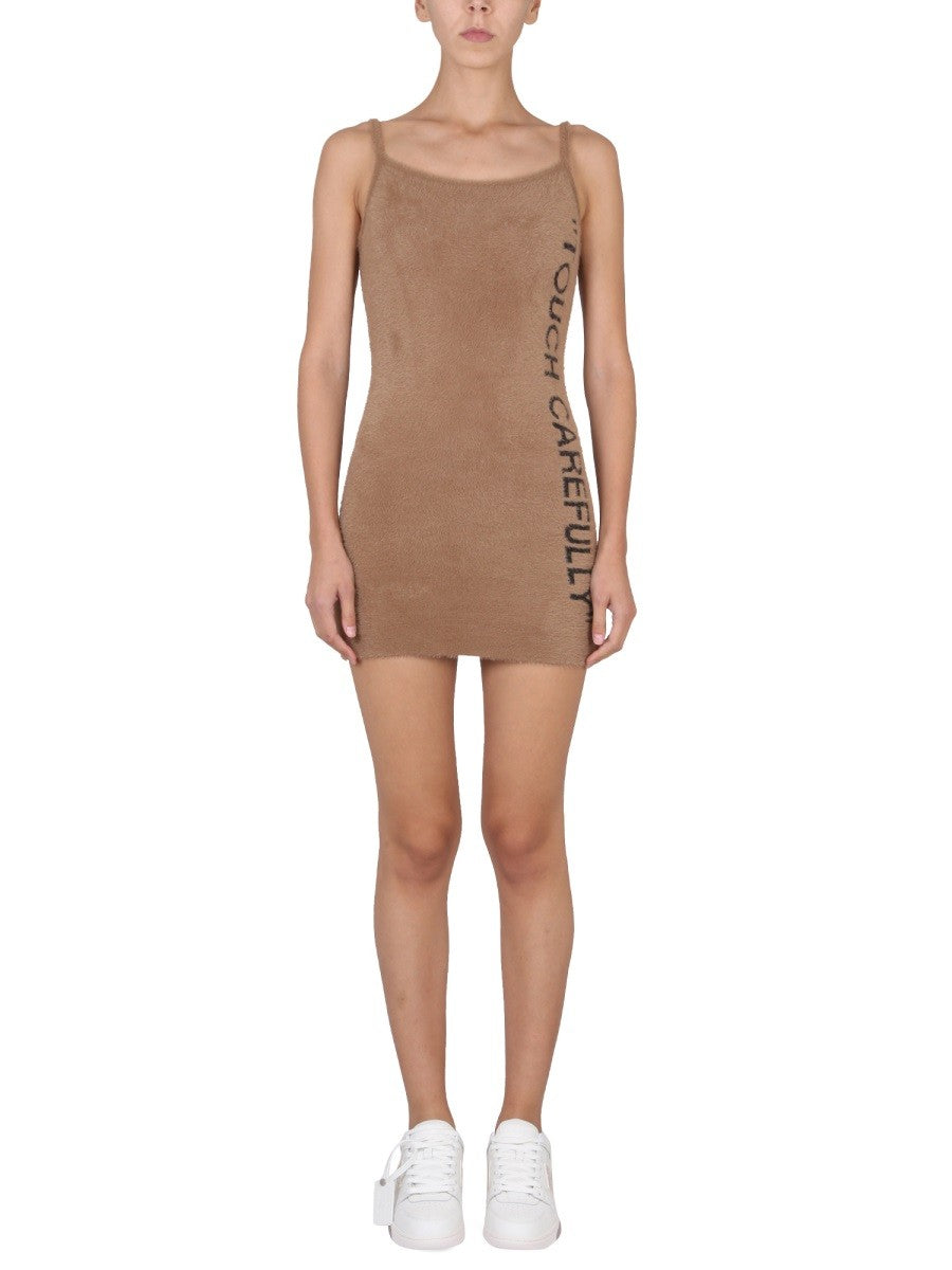 Off-White Pluizige Jurk met Logo – Beige
