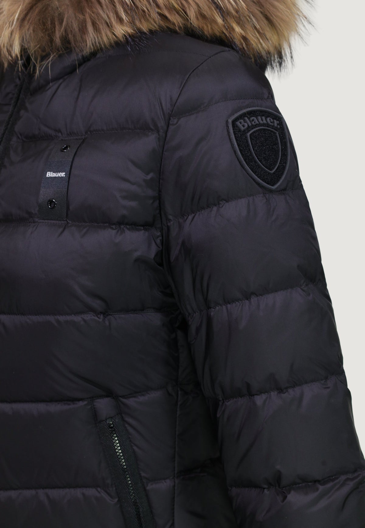 Blauer Arcadia Gewatteerde jas met capuchon – Zwart