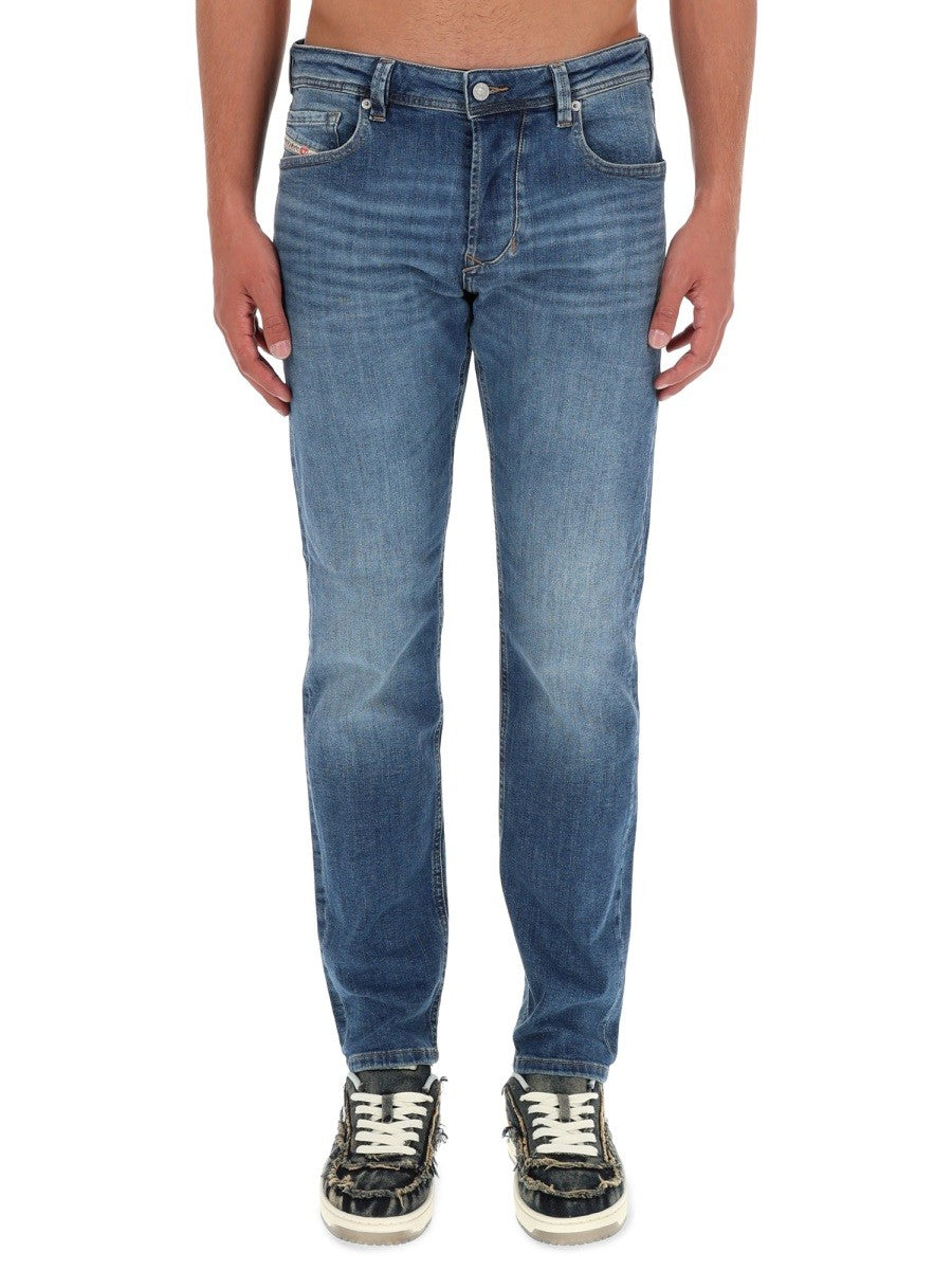Diesel 1986 Larkee-Beex Jeans – Middenblauw