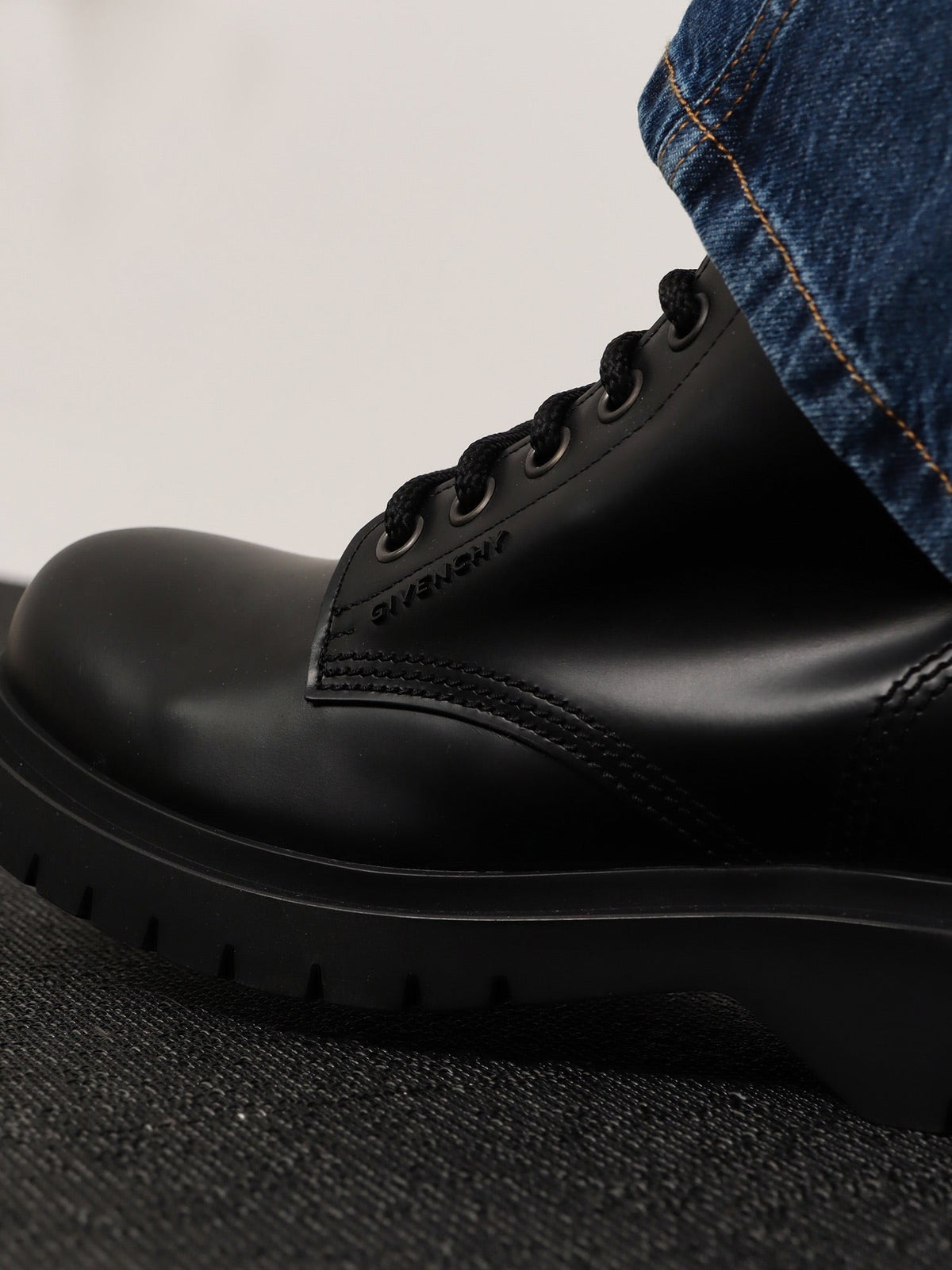 Givenchy Leren Veterboots – Zwart