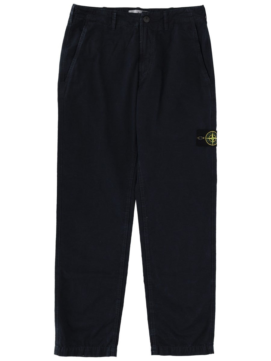 Stone Island Broek met logopatch – Marineblauw