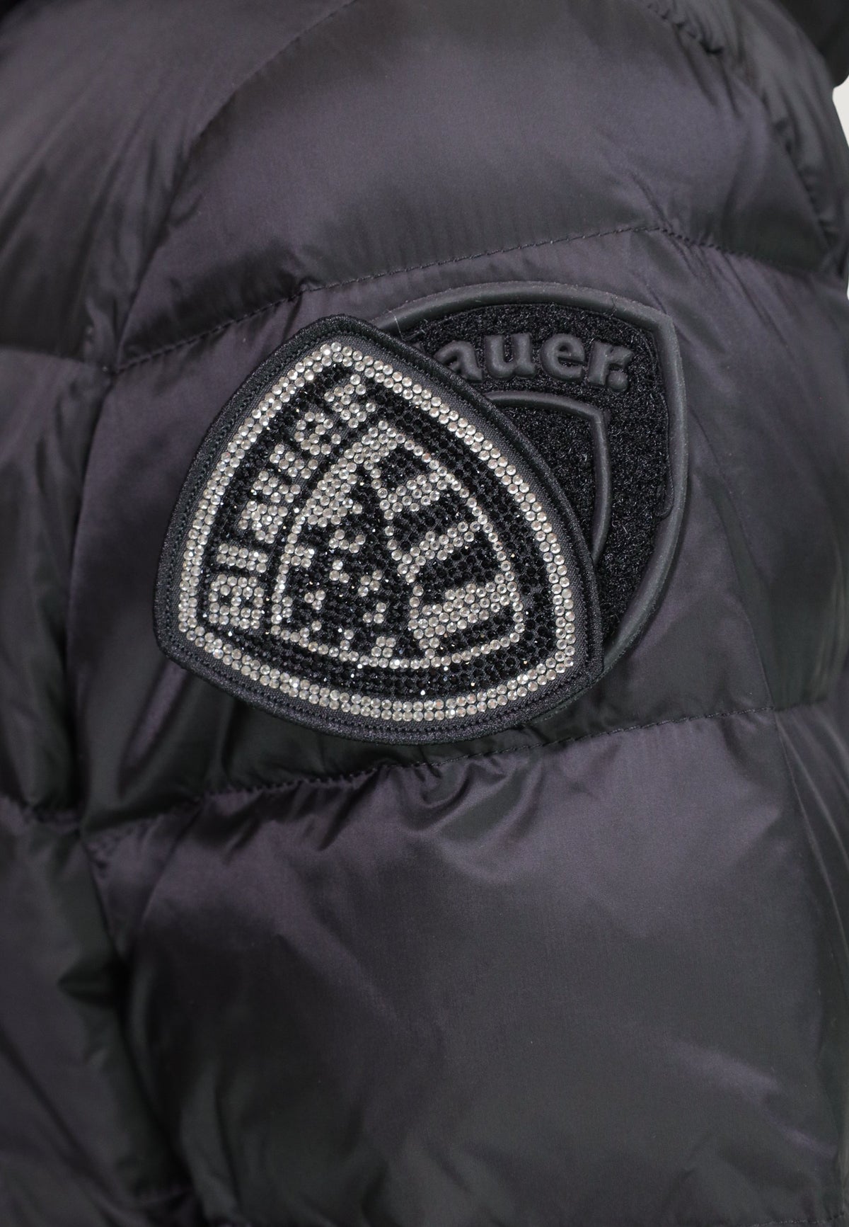 Blauer Charme Gewatteerde jas met capuchon – Zwart