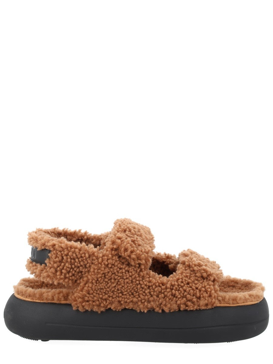 Moon Boot Shearling Sandalen – Bruin