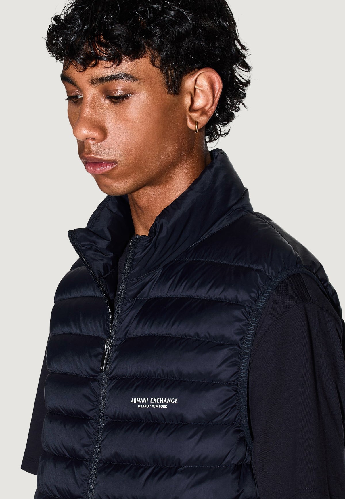 Armani Exchange Donsbodywarmer met Hoge Hals – Blauw