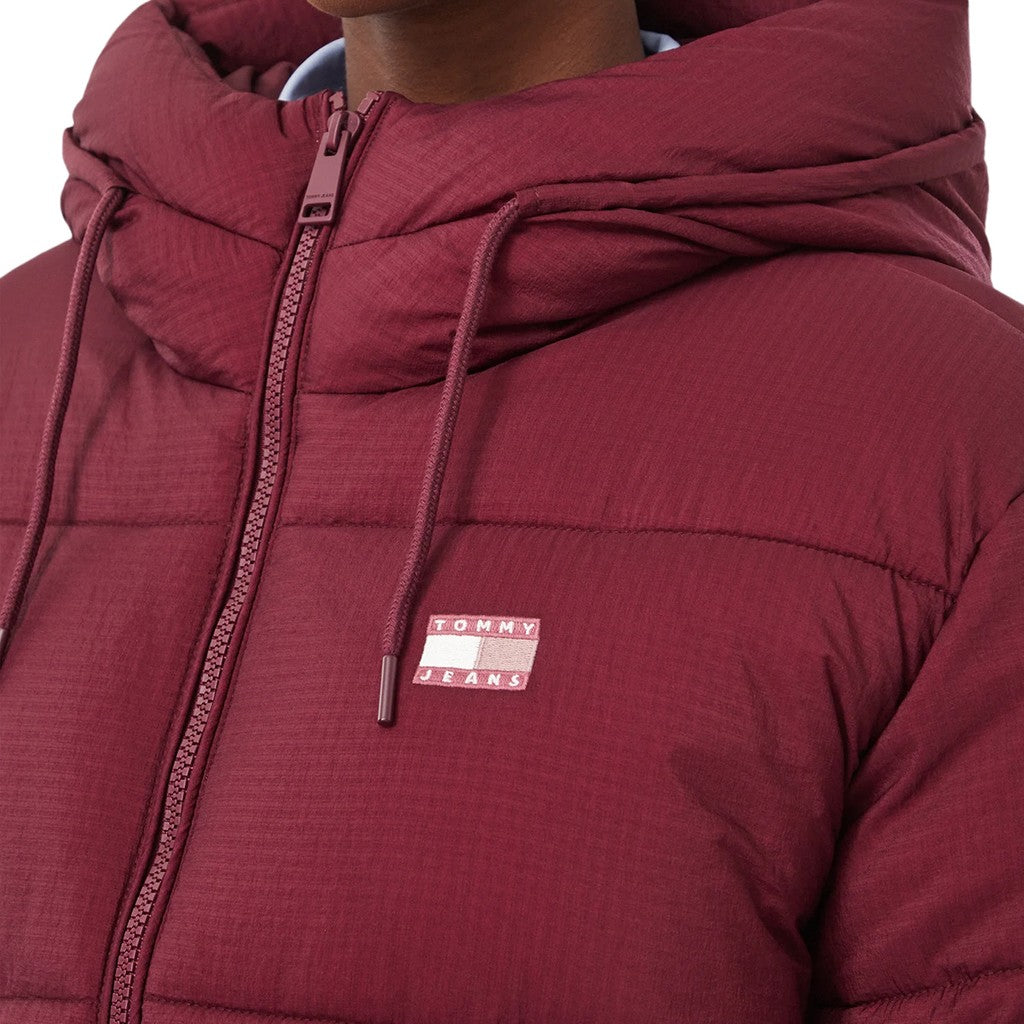 Tommy Jeans Pufferjas met capuchon en trekkoord – Bordeaux