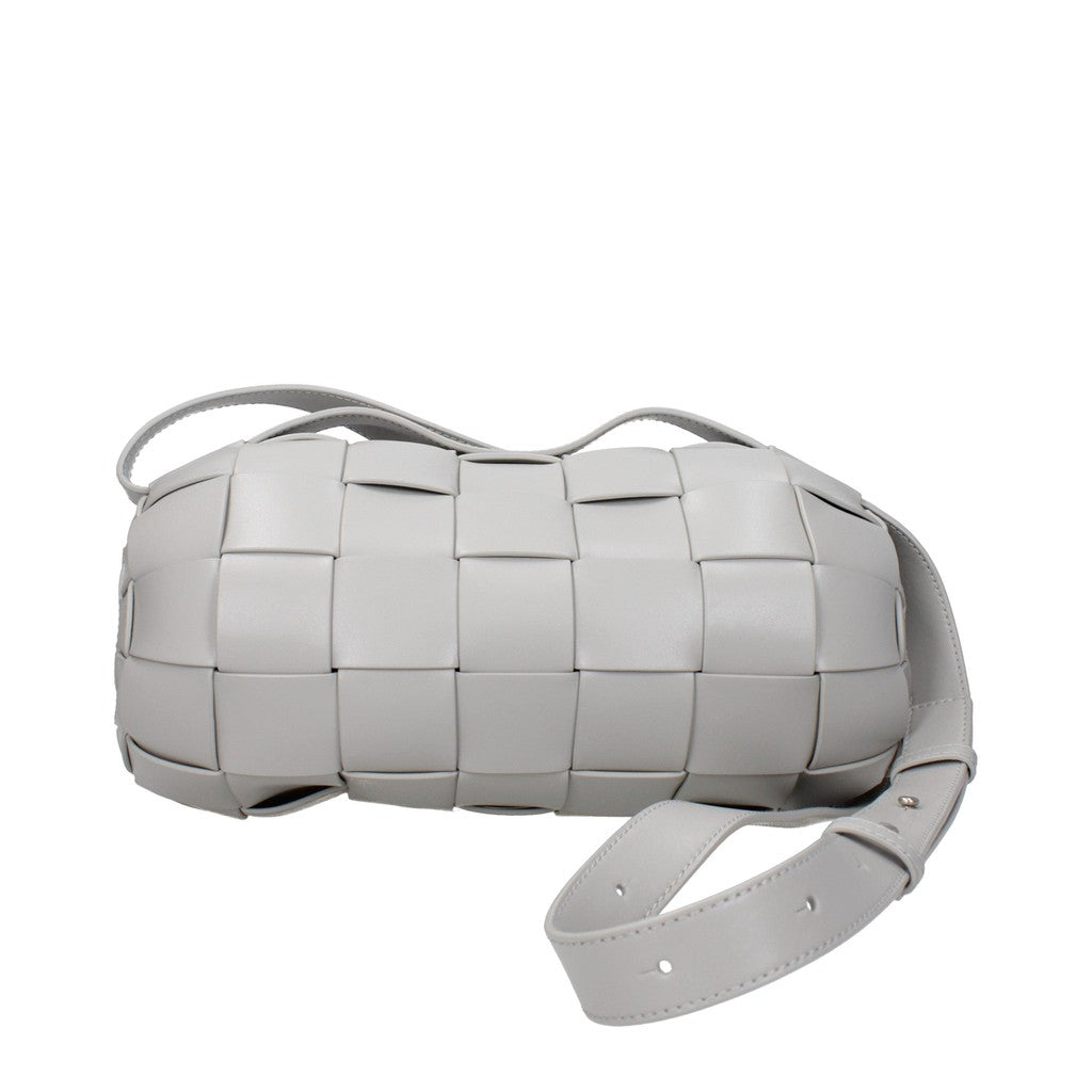 Bottega Veneta Ruime crossbodytas met zilverkleurige details – Grijs