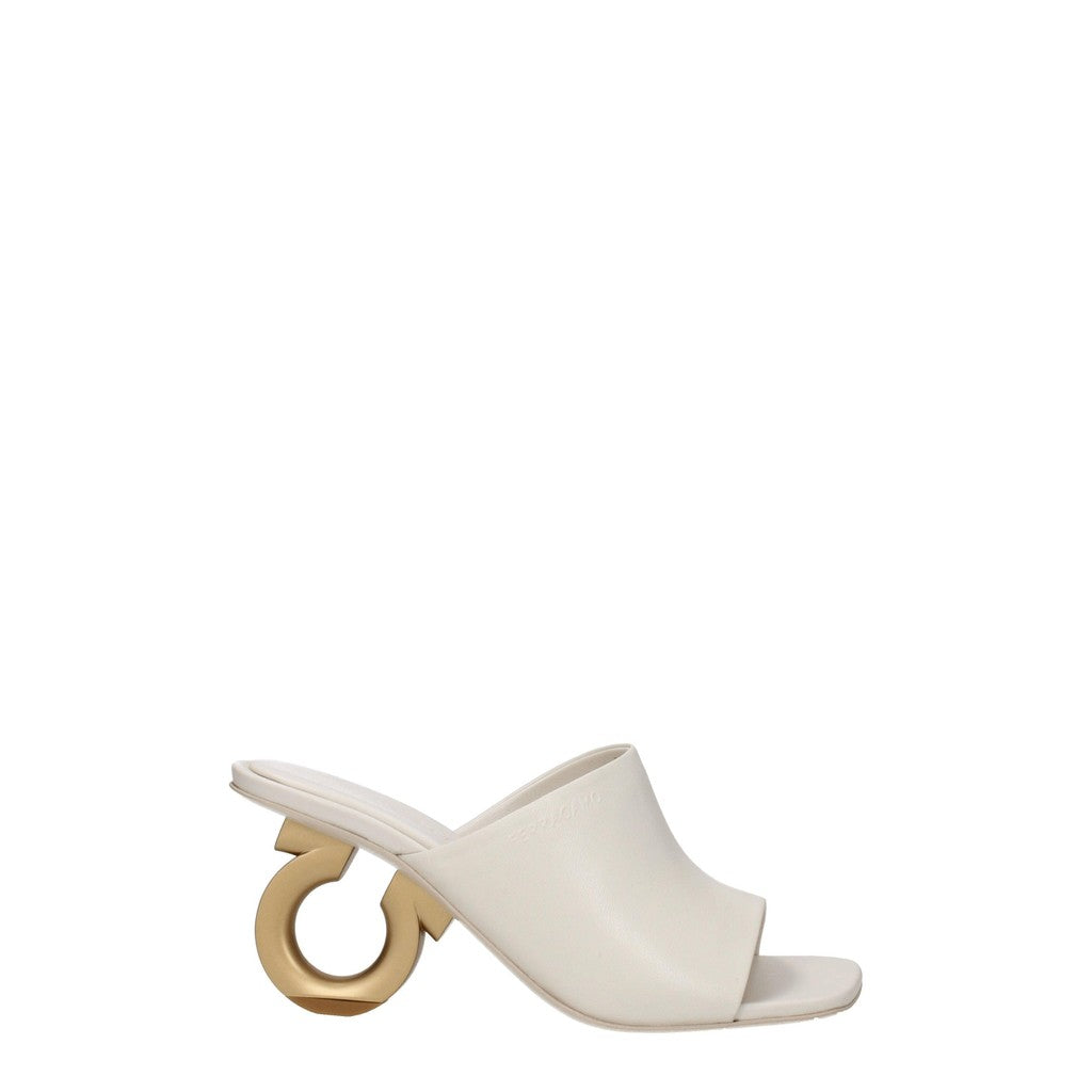 Salvatore Ferragamo Astro Sandalen met zool van leer en rubber – Beige
