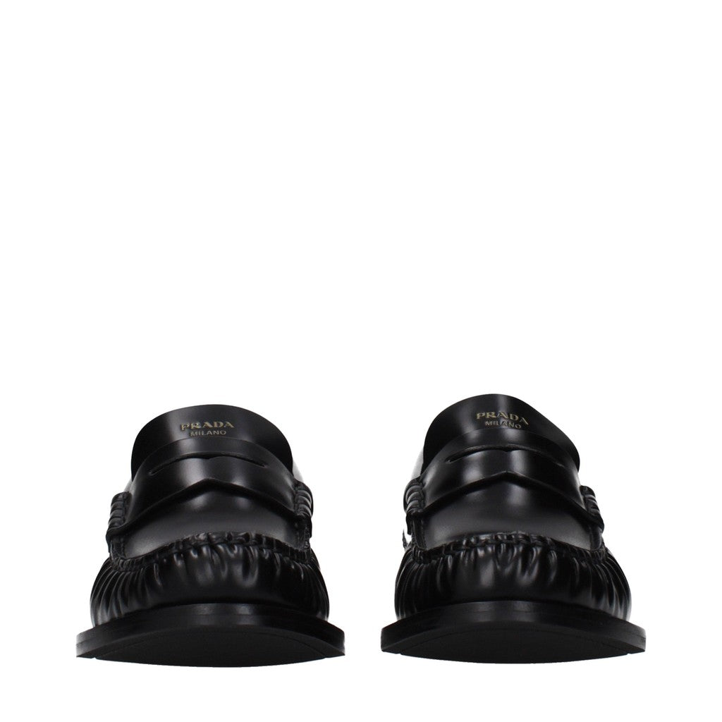 Prada Geborsteld leren loafers met ronde neus – Zwart