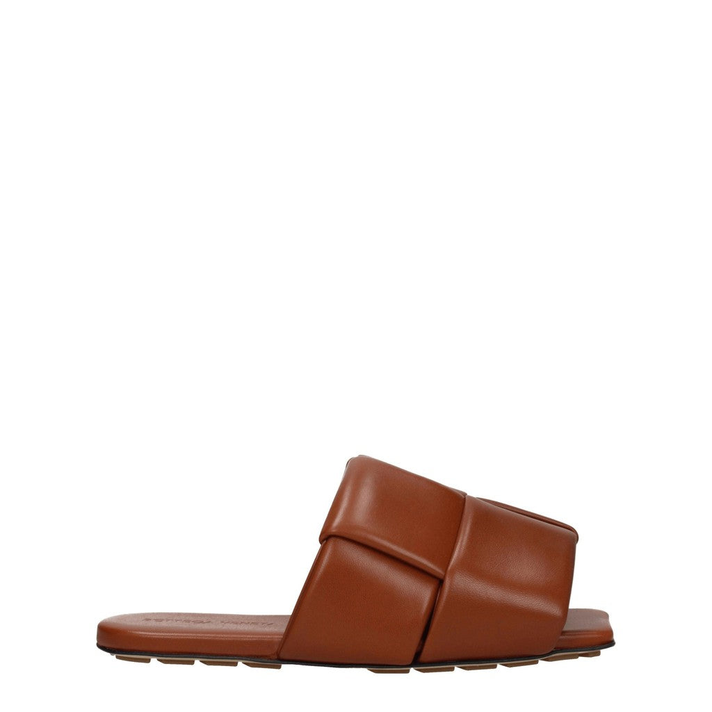 Bottega Veneta Leren herensandalen met open neus – Bruin