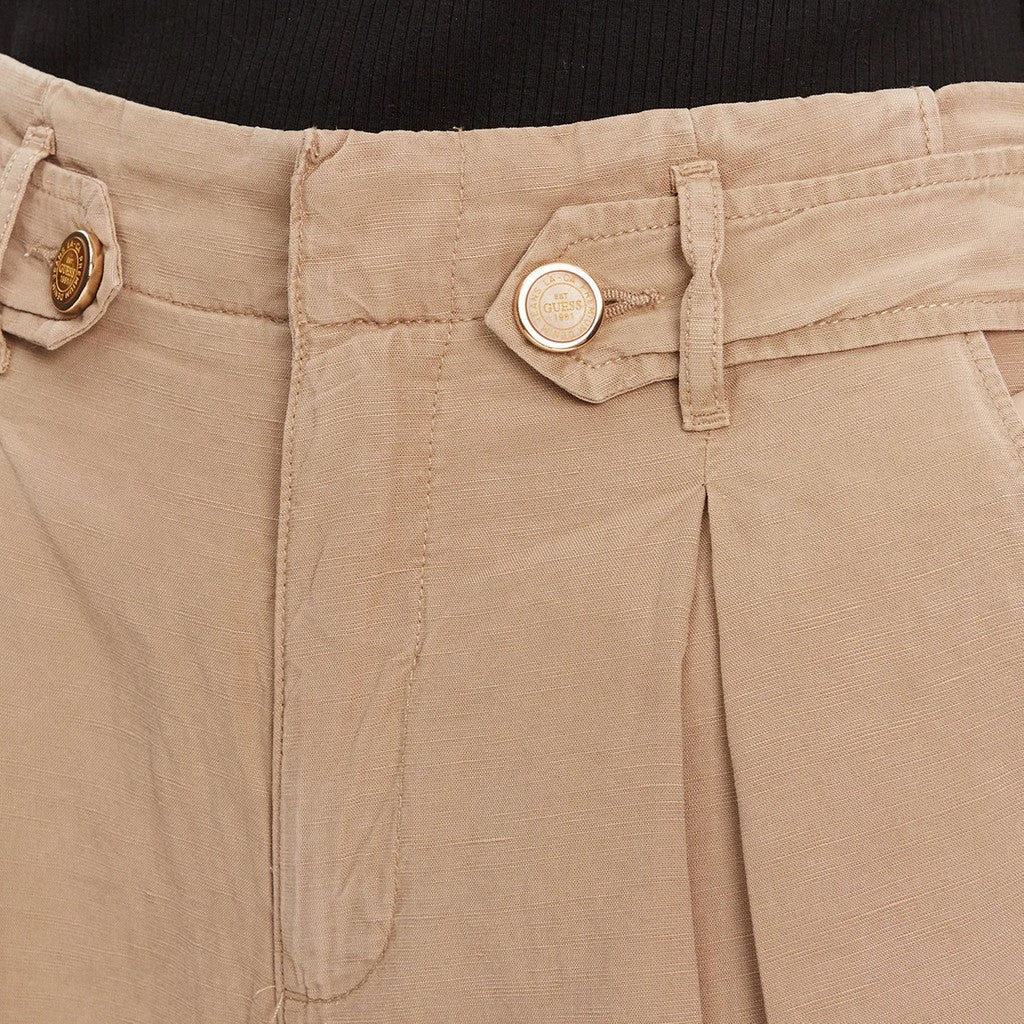 Guess Effen short met zakken en ritssluiting – Beige