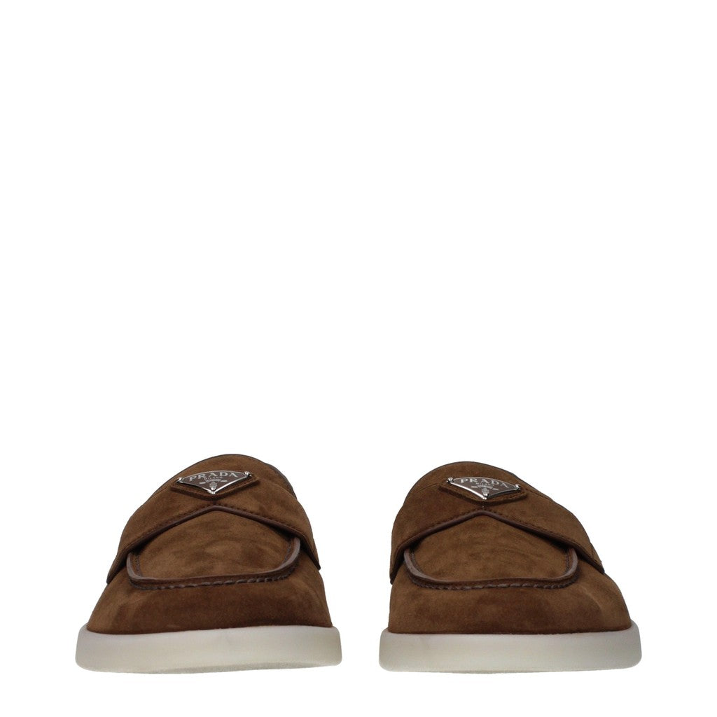 Prada Suède loafers met zilverkleurige details – Bruin