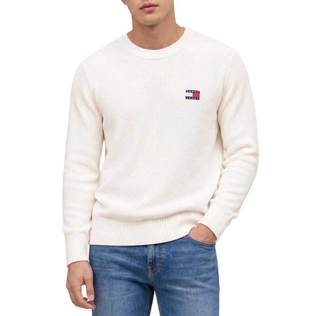 Tommy Jeans Regular Fit Trui met ronde hals en geborduurd logo – Gebroken wit