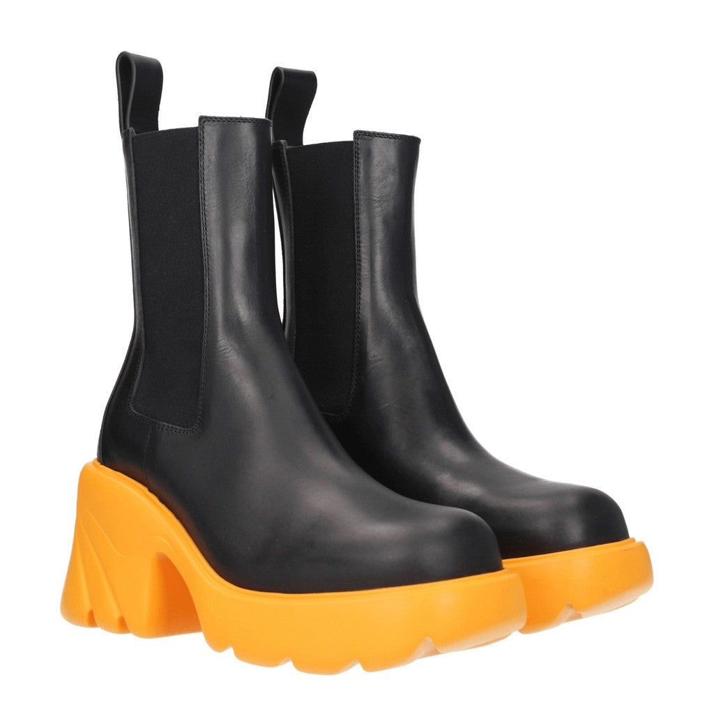 Bottega Veneta Leren enkellaarzen met elastiek en hak – Zwart / Oranje