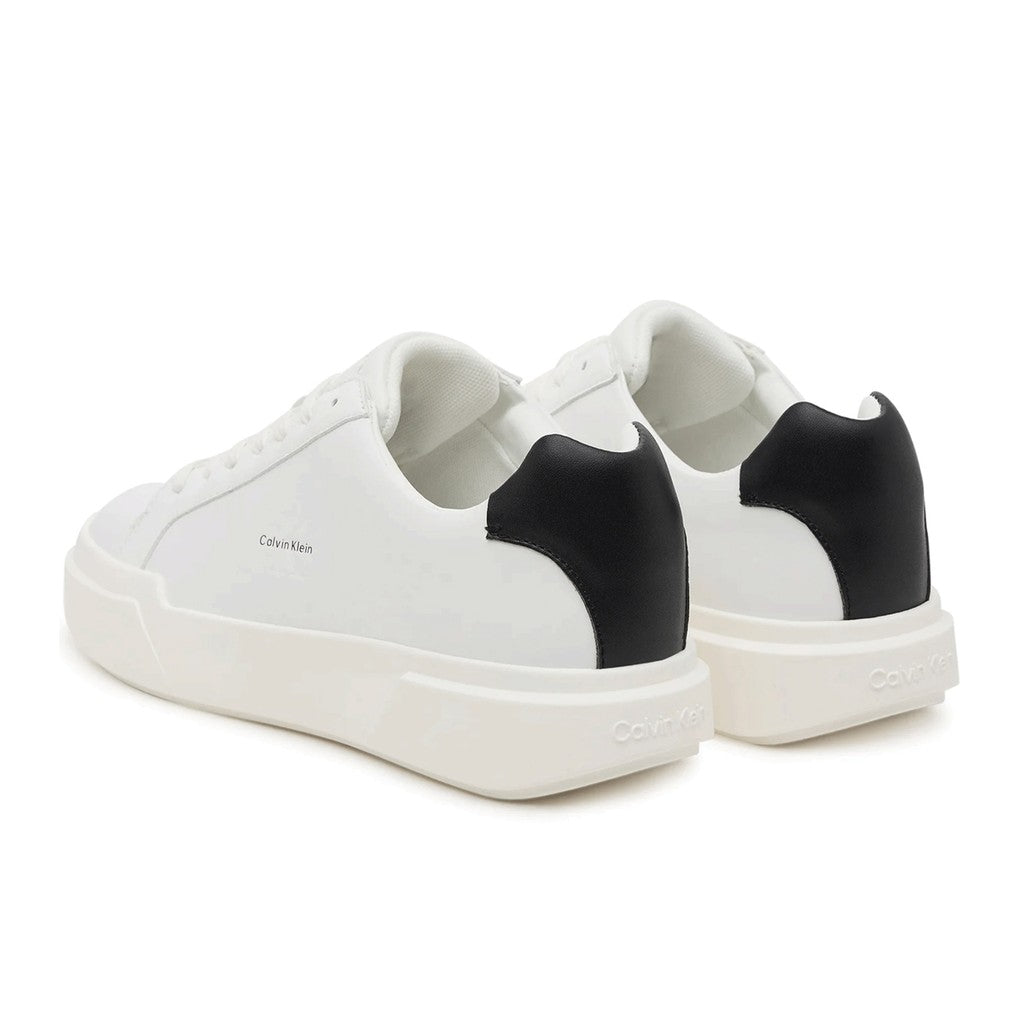 Calvin Klein Tweekleurige sneakers met veters en logo – Wit / Zwart