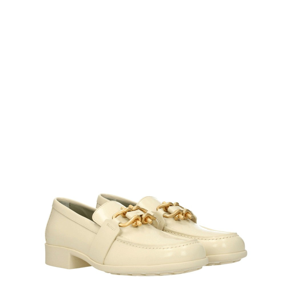 Bottega Veneta Leren loafers met goudkleurige details – Beige