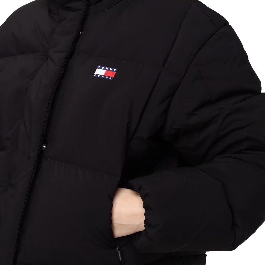 Tommy Jeans Alaska Korte pufferjas met geborduurd logo – Zwart