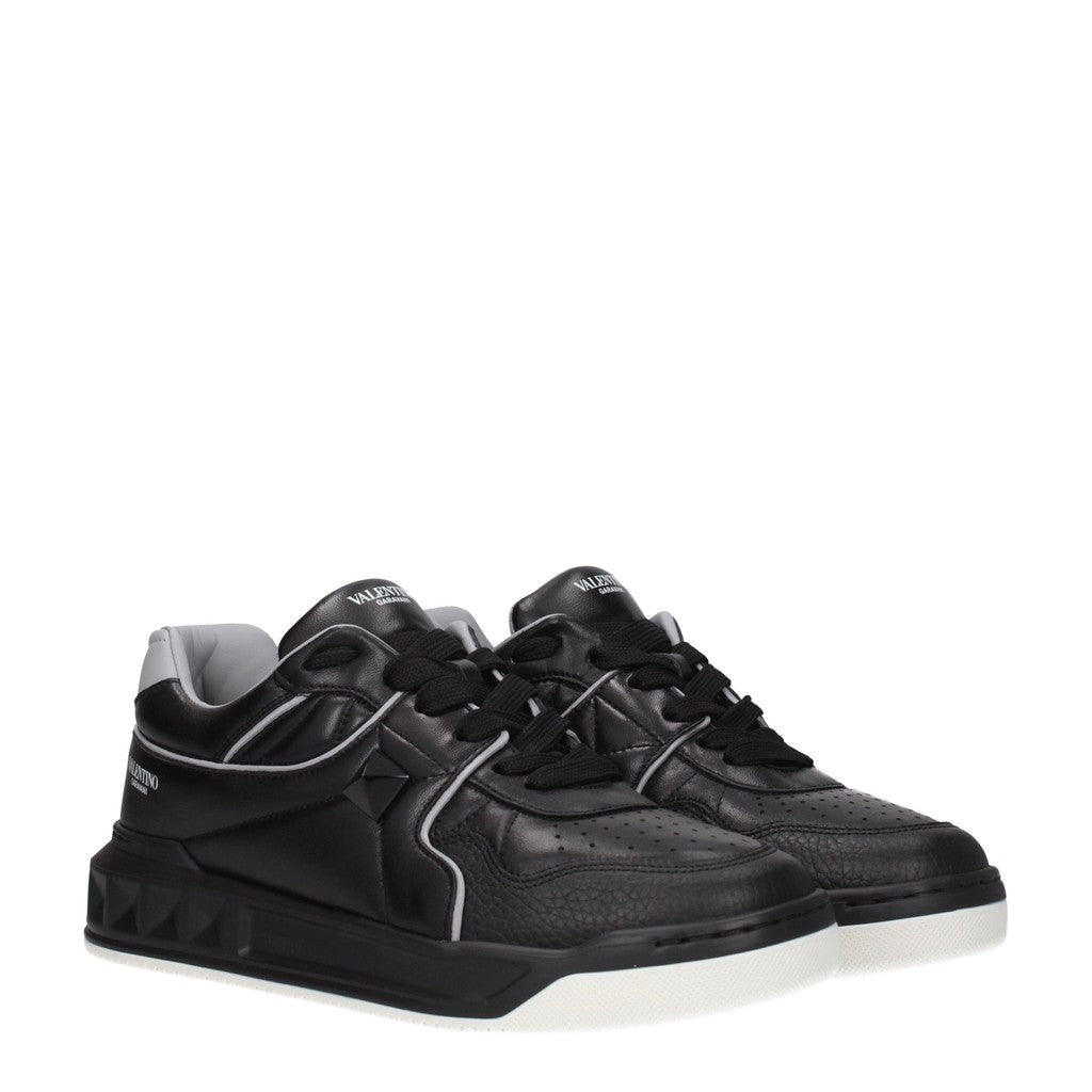 Valentino Garavani One Stud Sneakers van leer – Zwart