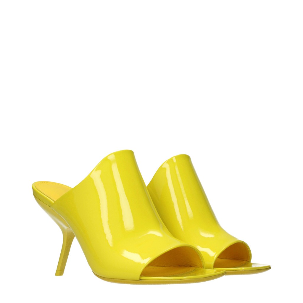 Salvatore Ferragamo Era Sandalen van lakleer – Geel