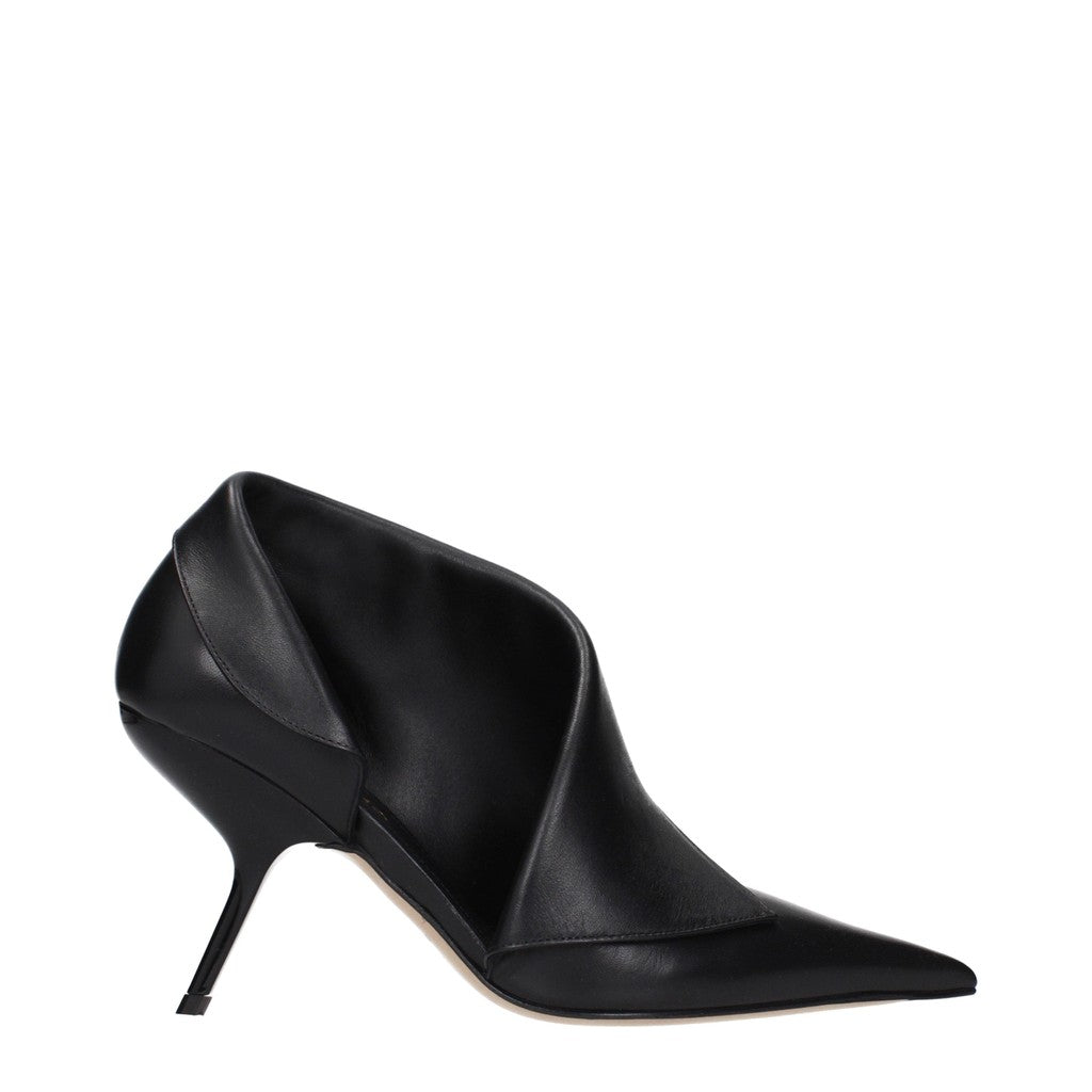Salvatore Ferragamo Litty Enkellaarzen – Zwart