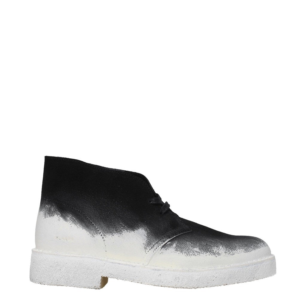 Clarks Desert Boot 221 Suède enkellaarzen met rubberen zool – Zwart / Wit