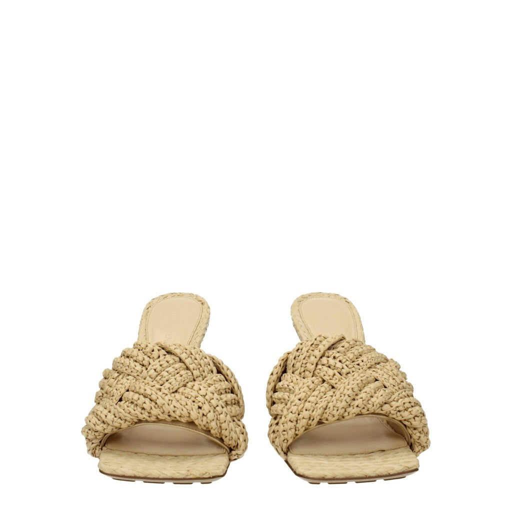Bottega Veneta Raffia sandalen met hak en leren zool – Beige