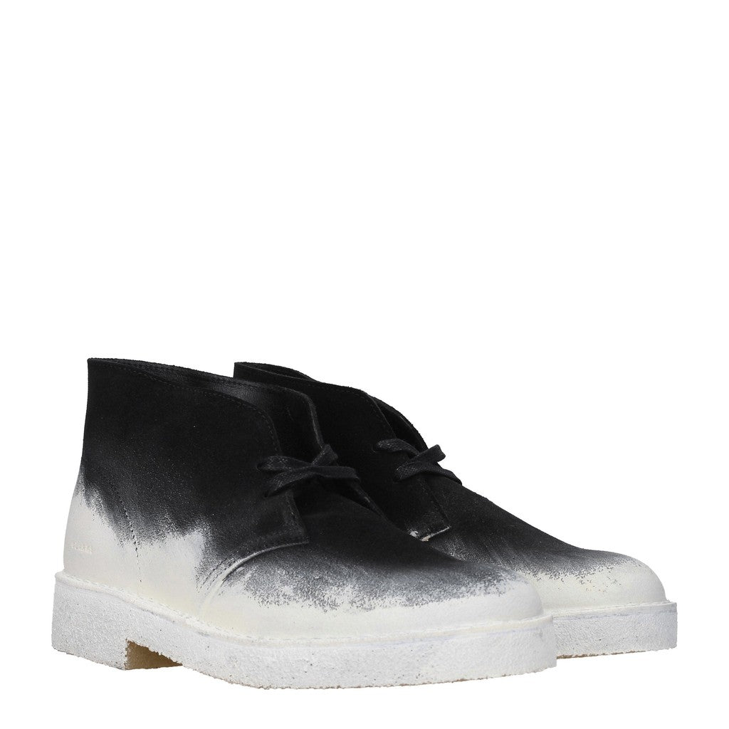 Clarks Desert Boot 221 Suède enkellaarzen met rubberen zool – Zwart / Wit