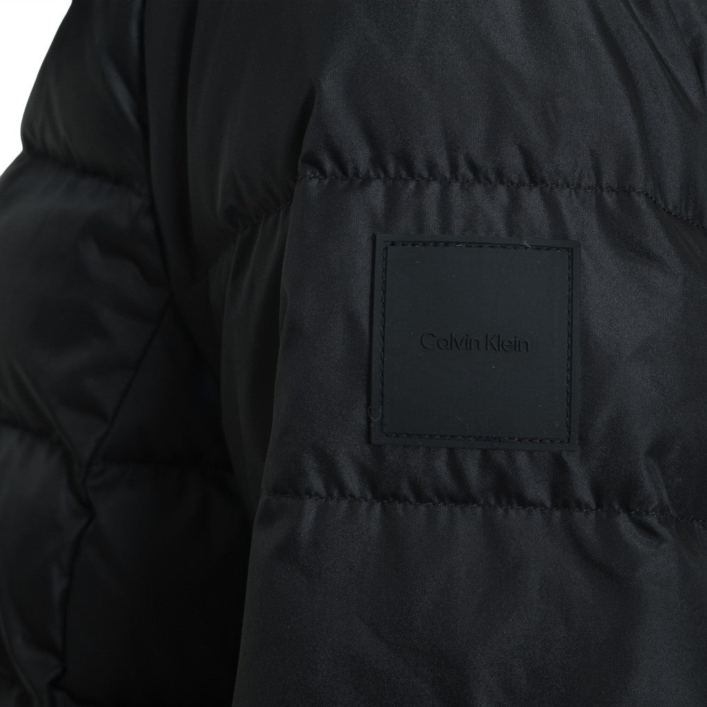 Calvin Klein Donsjas met kraag van imitatiebont – Zwart