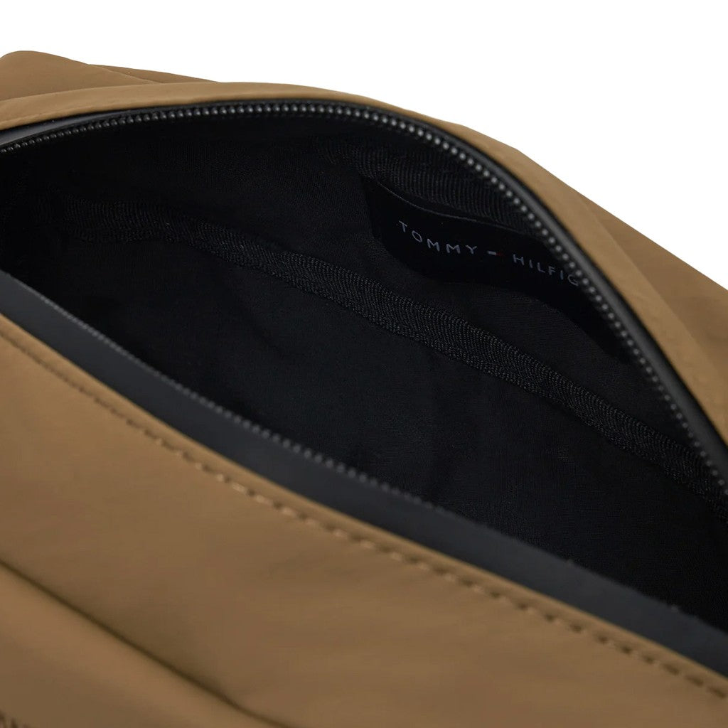 Tommy Hilfiger Nylon crossbodytas – Khaki