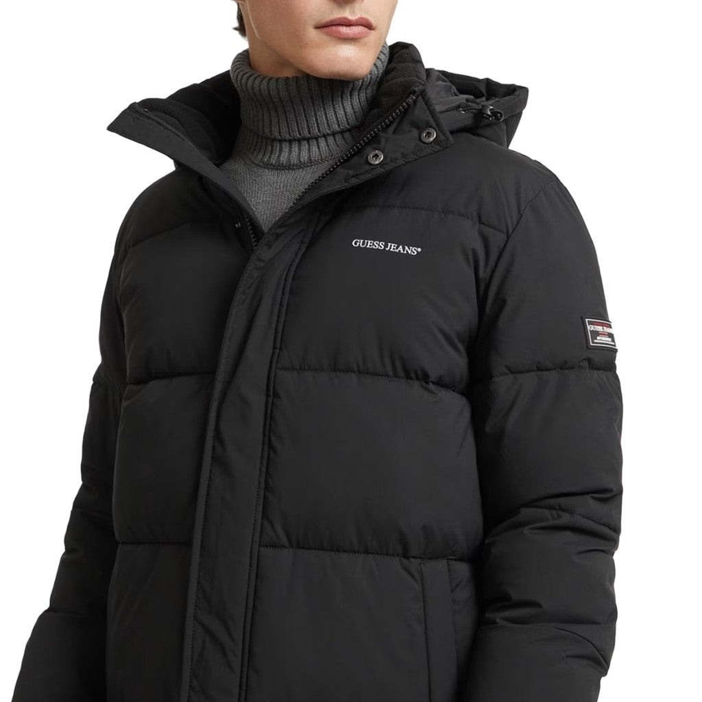 Guess Donsjas met capuchon en opstaande kraag – Zwart