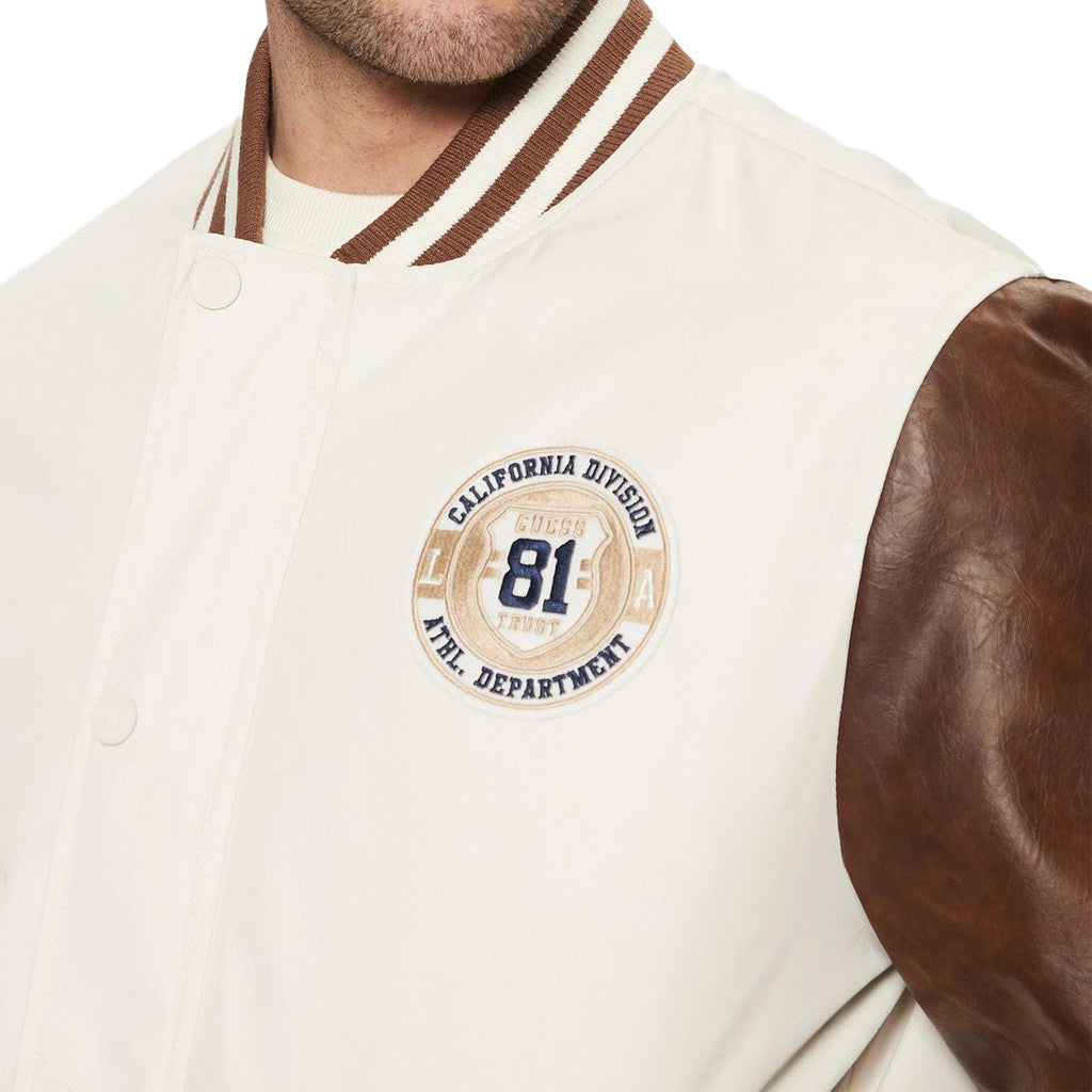 Guess Bomberjack met geborduurd logo en rits- en knoopsluiting – Crème