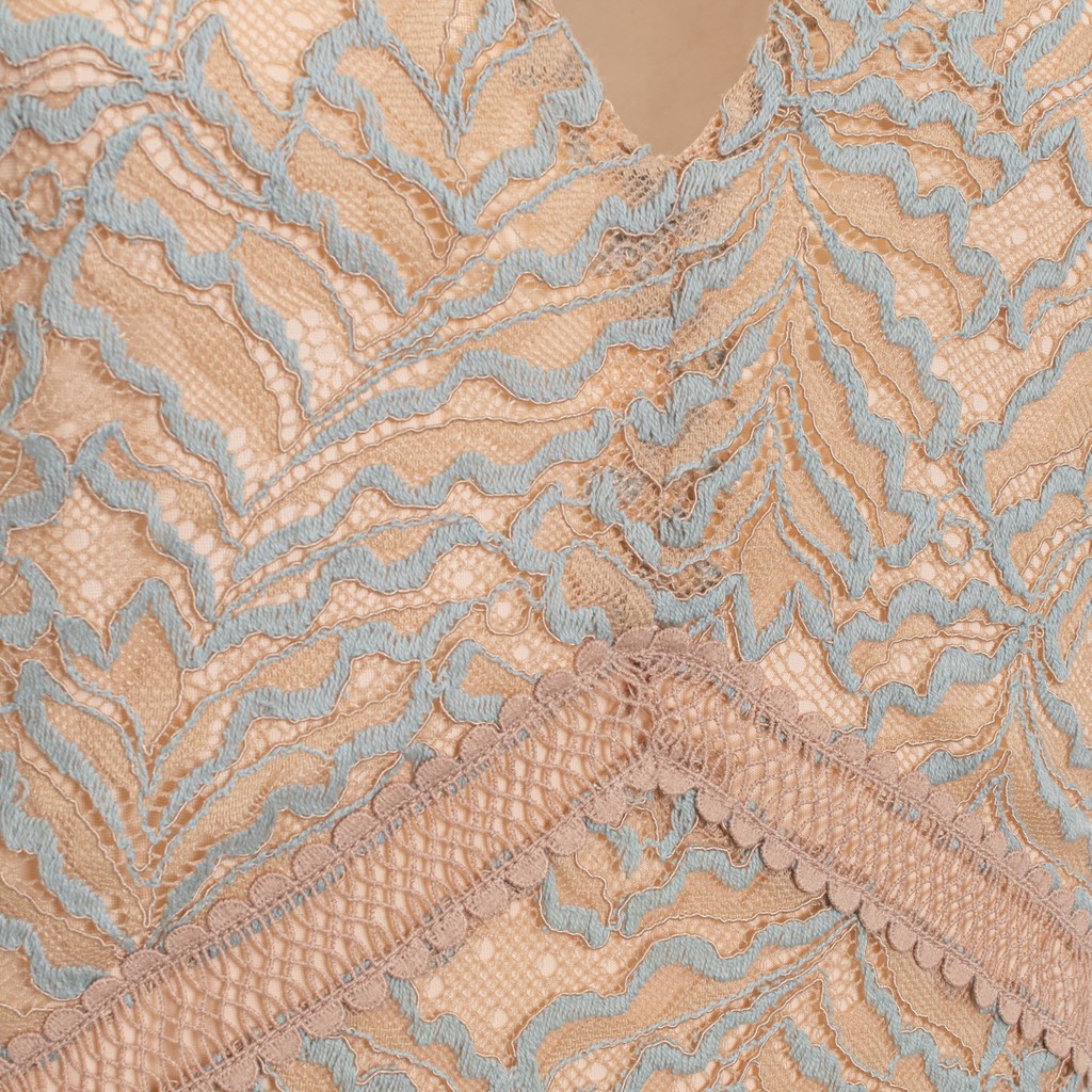 Guess Mouwloze maxi-jurk met rits- en knoopsluiting – Beige / Blauw