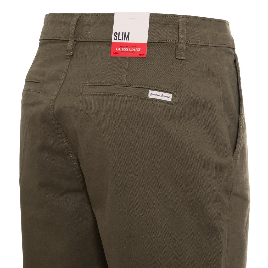 Guess Broek met vier zakken en logo – Olijfgroen