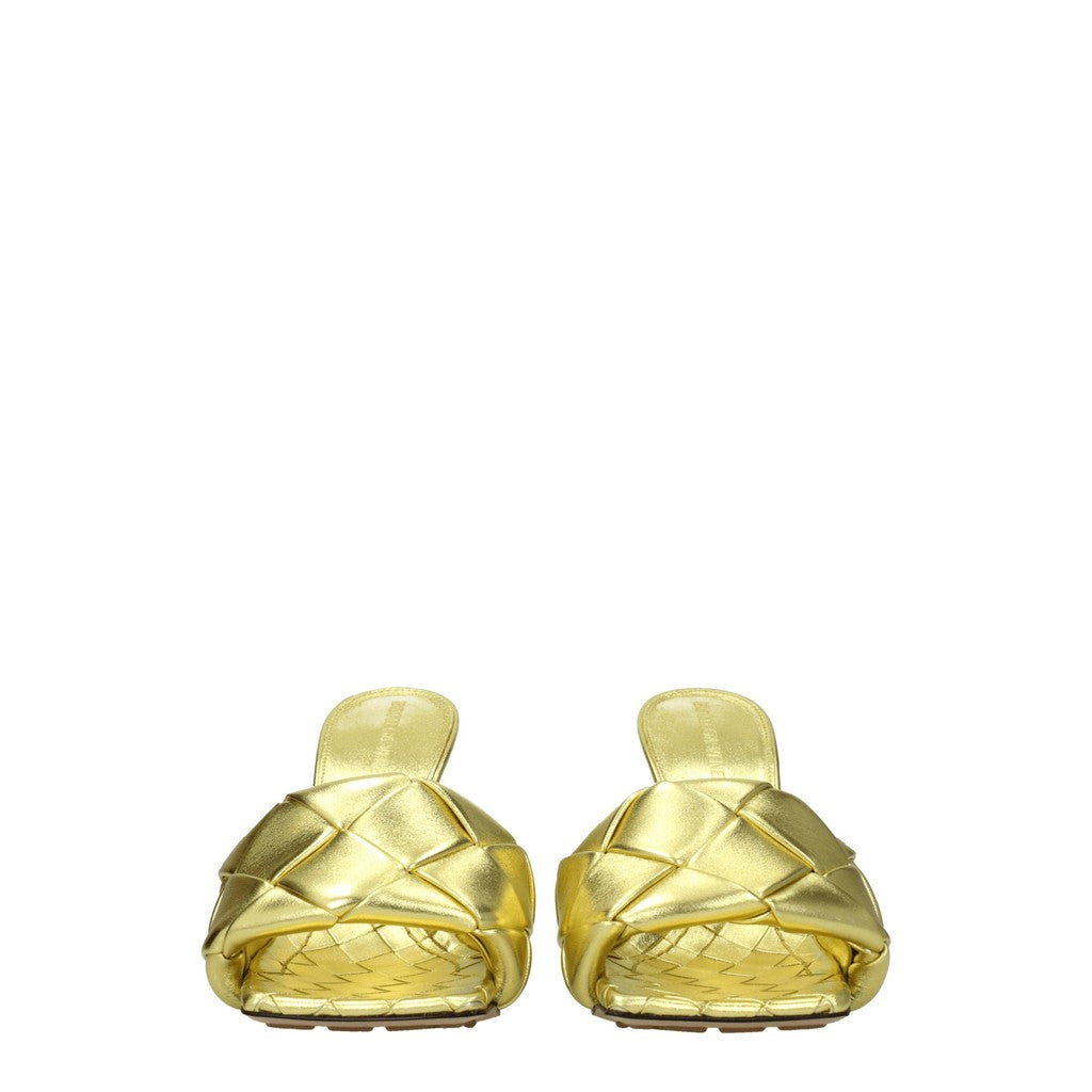 Bottega Veneta Leren sandalen met hak en rubberen zool – Goud