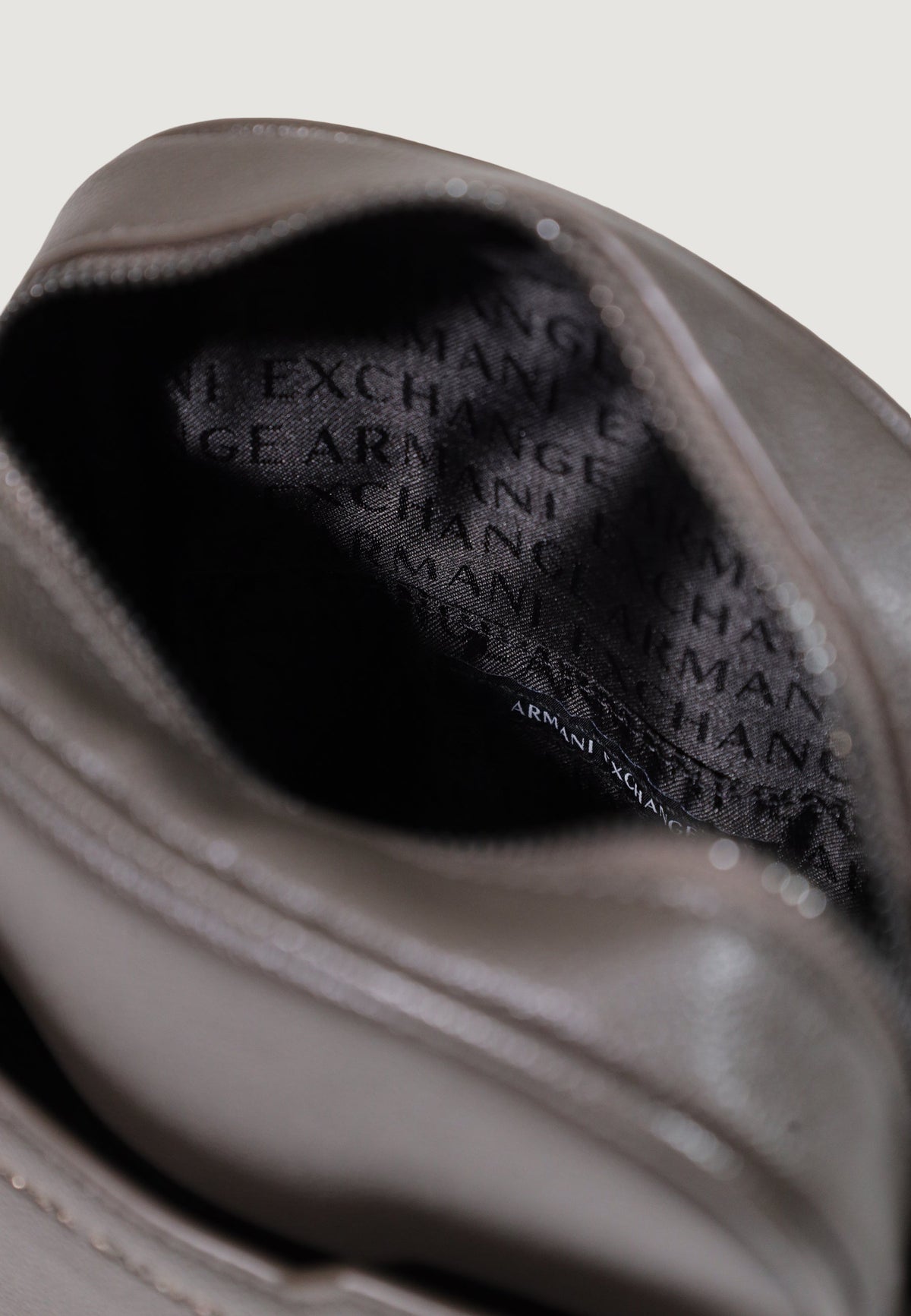 Armani Exchange Slingbag met Buiten- en Binnenzakken – Grijs